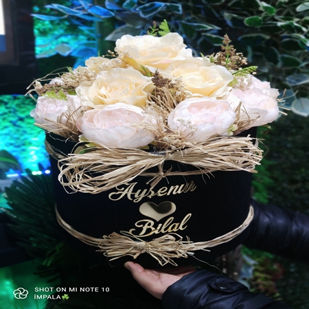 Kutuda Yapay Pastel Çiçek